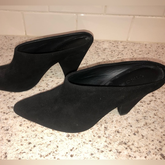 VINCE sz 7 heeled mule booties in sumptuous black suede. V good used condition - Picture 4 of 5